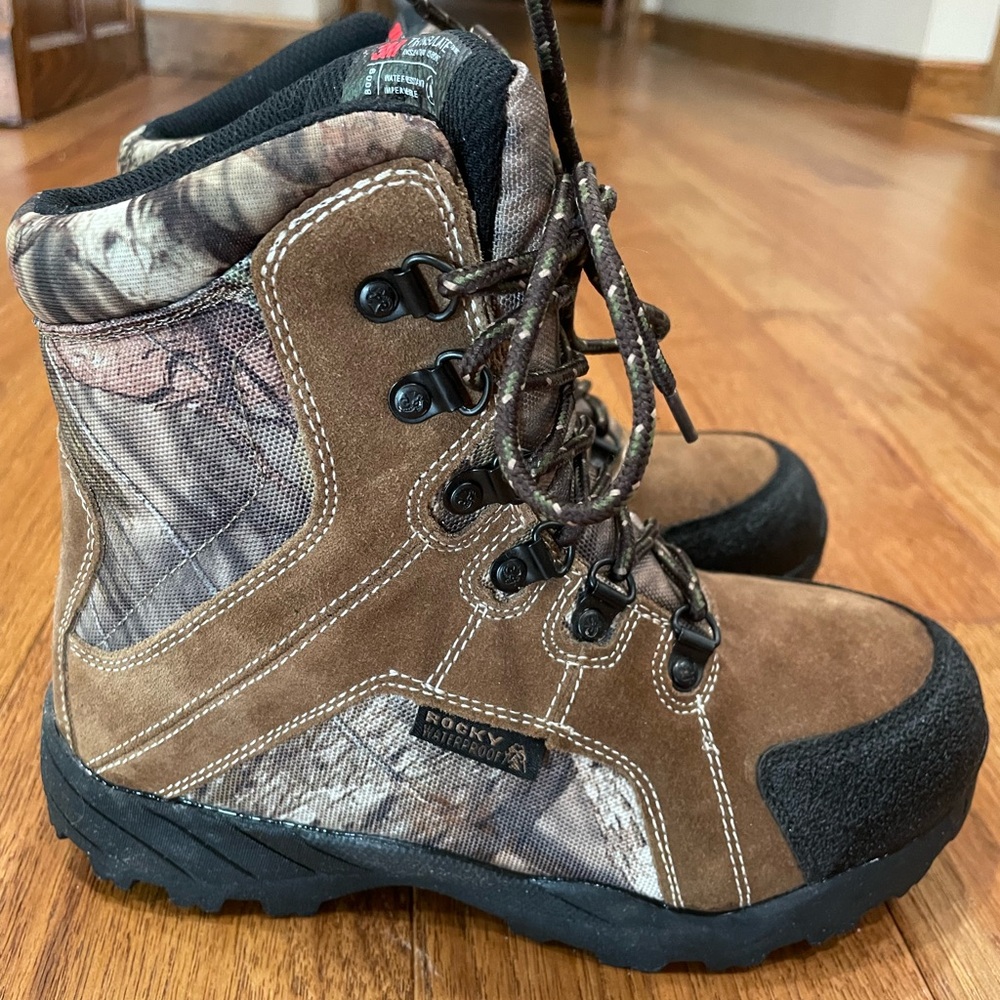 Youth waterproof hunting boots with Thinsulate
